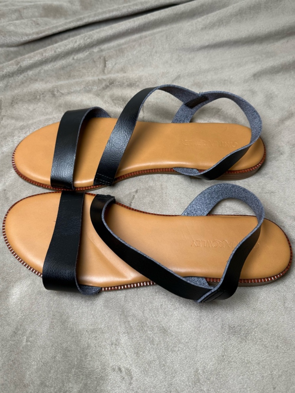 Cynthia Rowley Women’s black and tan minimalist slingback sandals, Size: 10 - Picture 2 of 4